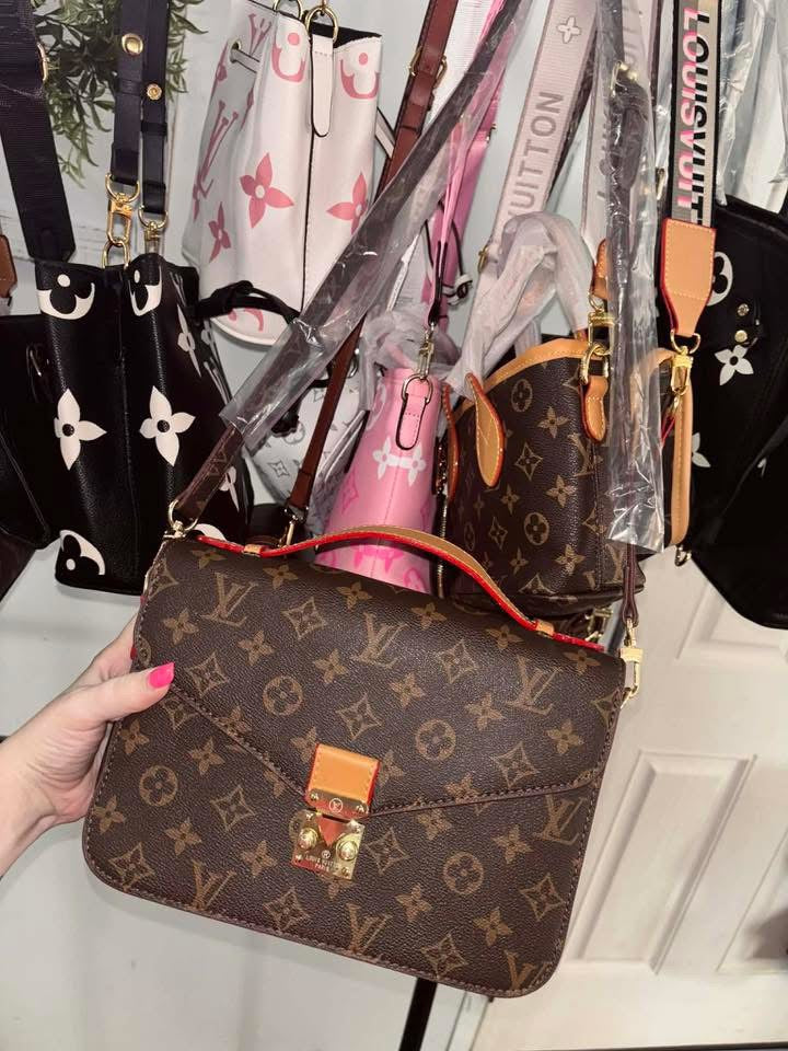 Top Q crossbody