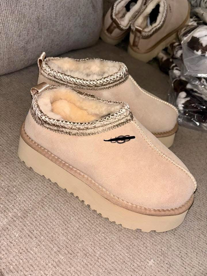 Women’s platform slippers
