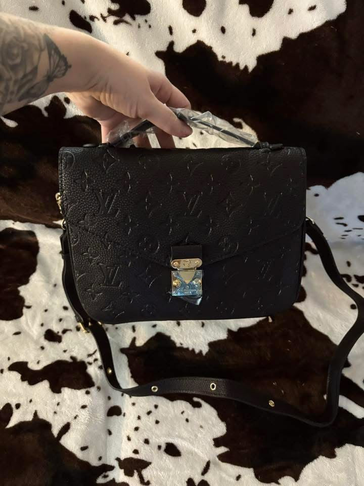 Top Q crossbody